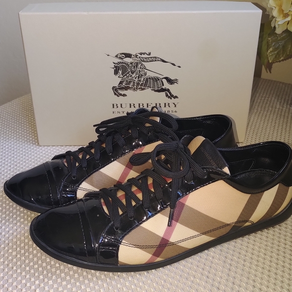 Burberry Shoes EU 40 - Picture 1 of 6